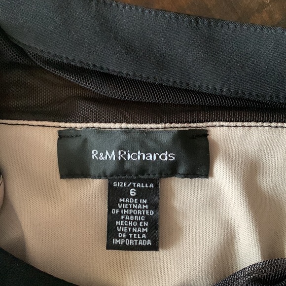 Black Dress. Size 6 - Picture 3 of 5